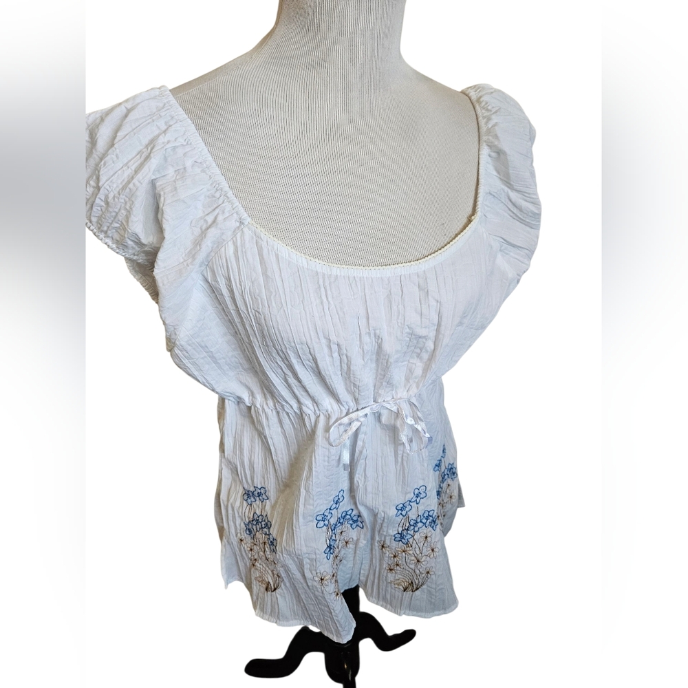 Vintage CG Sport White Floral Embroidered Women's Top Size 1X.